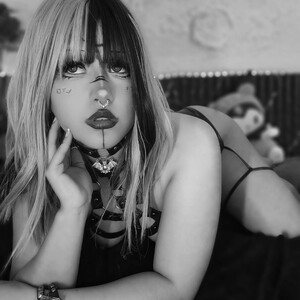 mfc Ailyn_doll webcam profile pic via cam-performer.com