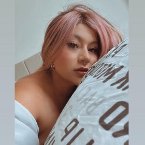 mfc LorraineV webcam profile pic via bestlivesexchat.com