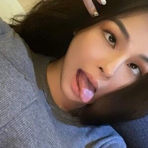 mfc YumiMei webcam profile pic via bestlivesexchat.com