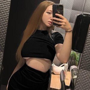 livesex.fan RinaFox livesex profile in pvt cams