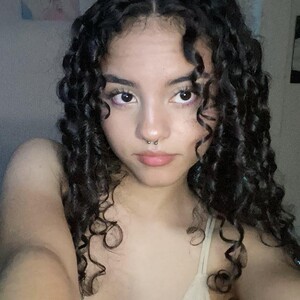 mfc Emmily__ webcam profile pic via iluvcams.com
