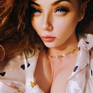 mfc Foxxy_MILF webcam profile pic via iluvcams.com