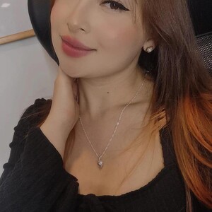 mfc Eyleen_24 webcam profile pic via iluvcams.com