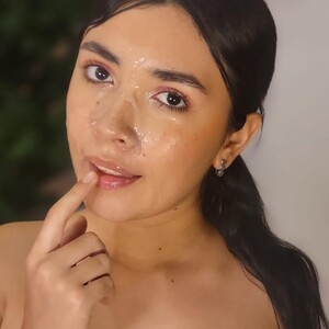 mfc MiaValeria webcam profile pic via bestlivesexchat.com