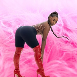 mfc PeytonPink webcam profile pic via bestlivesexchat.com