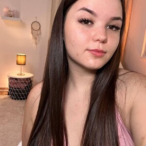 mfc LaraaaLoom webcam profile pic via watchgirlcam.com