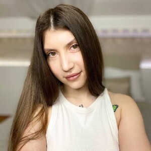 mfc Little_m1ss webcam profile pic via iluvcams.com
