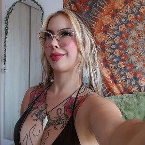 mfc Aphrodite webcam profile pic via bestlivesexchat.com