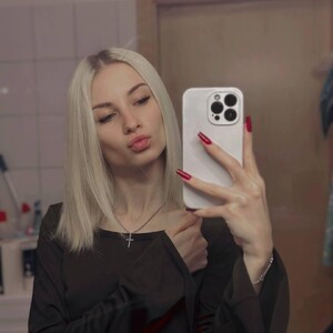 mfc Alexa_Woods webcam profile pic via myliveeroticcams.com