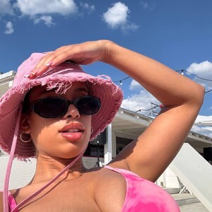 mfc CamilleeAmour webcam profile pic via pornsexycams.com