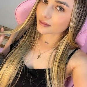 mfc Veronika_wins webcam profile pic via cam-performer.com