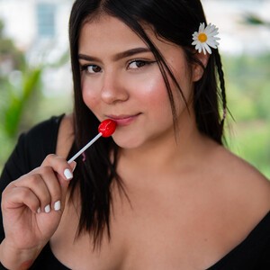 mfc OrianaGuzman webcam profile pic via glamcambabes.com