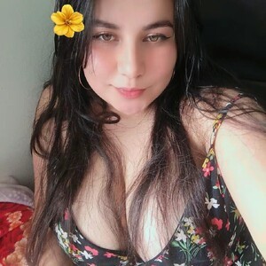 mfc Laura_soft webcam profile pic via sexcam-girls.com