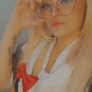 mfc Luckyleah webcam profile pic via cam-performer.com