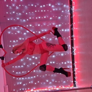 Bellanoirxx's MyFreeCams show and profile