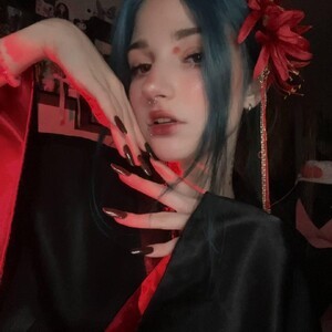 mfc VladaMoon webcam profile pic via sexlivecamsites.com