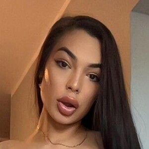mfc DevineAlice webcam profile pic via watchgirlcam.com