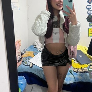 mfc Sofia10_pink webcam profile pic via cam-performer.com