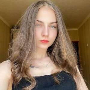 mfc LiluMoon_ webcam profile pic via newporncams.com