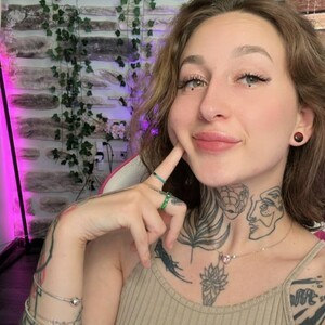 mfc MiaWixen webcam profile pic via iluvcams.com