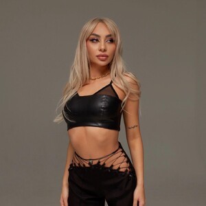 mfc SaraShine_ webcam profile pic via privat-livecam.com