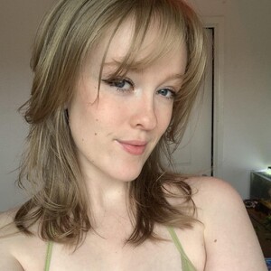 mfc Daisy_dollxo webcam profile pic via watchgirlcam.com