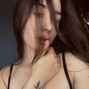 mfc SweetsLisa webcam profile pic via pornsexycams.com