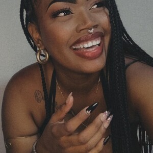 mfc Rhaenyra webcam profile pic via bestlivesexchat.com