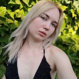 mfc Iris_riri webcam profile pic via pornsexycams.com