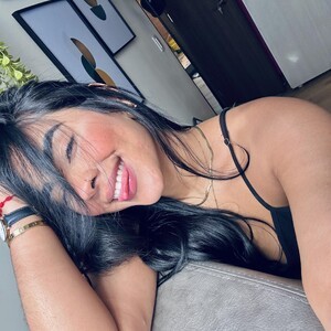mfc Bella_Dior_ webcam profile pic via sexcam-girls.com