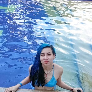 onaircams.com DanielleHoles livesex profile in cream-pussy cams