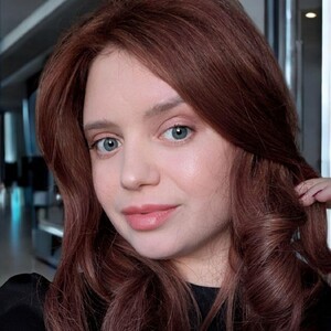 mfc HotLucy webcam profile pic via pornsexycams.com