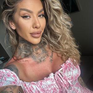 AnabelleSin's MyFreeCams show and profile