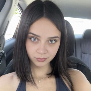 SaraBall's MyFreeCams show and profile
