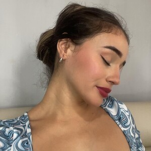 sleekcams.com Emmadossantos livesex profile in long-hair cams