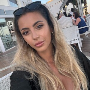 sleekcams.com Blonde_Ashley livesex profile in beautiful-n-smart cams