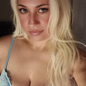 cheapadultsexcams.com PrincessElle1 livesex profile in sweet but naughty cams