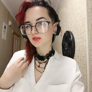 Ooomg_Kira's MyFreeCams show and profile