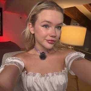 chatnmate.com AleksaLore livesex profile in cute cams