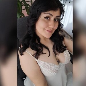 sexcityguide.com Karlie_02 livesex profile in naughty cams
