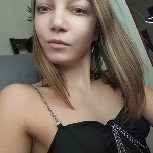 mfc Emilly_Star4u webcam profile pic via watchgirlcam.com