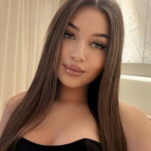 mfc LiaGotti18 webcam profile pic via sleekcams.com