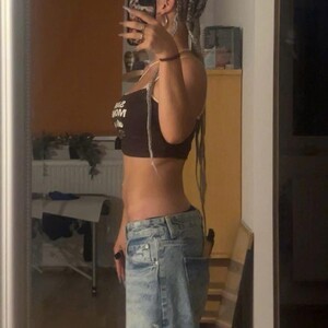 mfc WhiteBraids_ webcam profile pic via onaircams.com