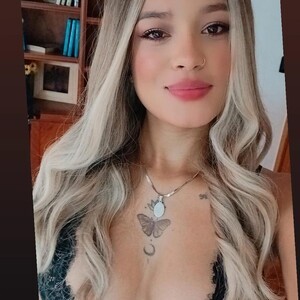 mfc KarinasSecret webcam profile pic via amateursex-livecam.com
