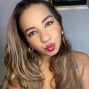 xxx-topcamgirls.com Beautymoon26 livesex profile in natural cams