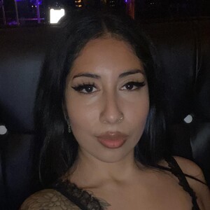 livesexbbwcams.com OENJOYER livesex profile in implants cams