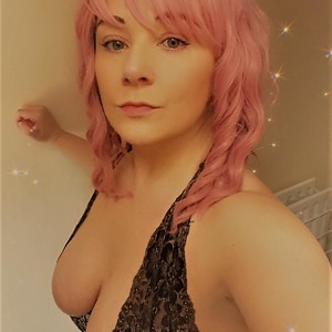 mfc CurvyBrrit webcam profile pic via livesexr.com