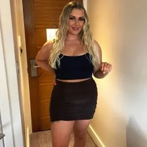 CurvyBlondeXoXo from jerkmate