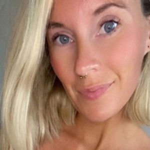 AbbieWhiteUK's profile picture