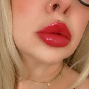 streamate KitDelucaXO webcam profile pic via girlsupnorth.com